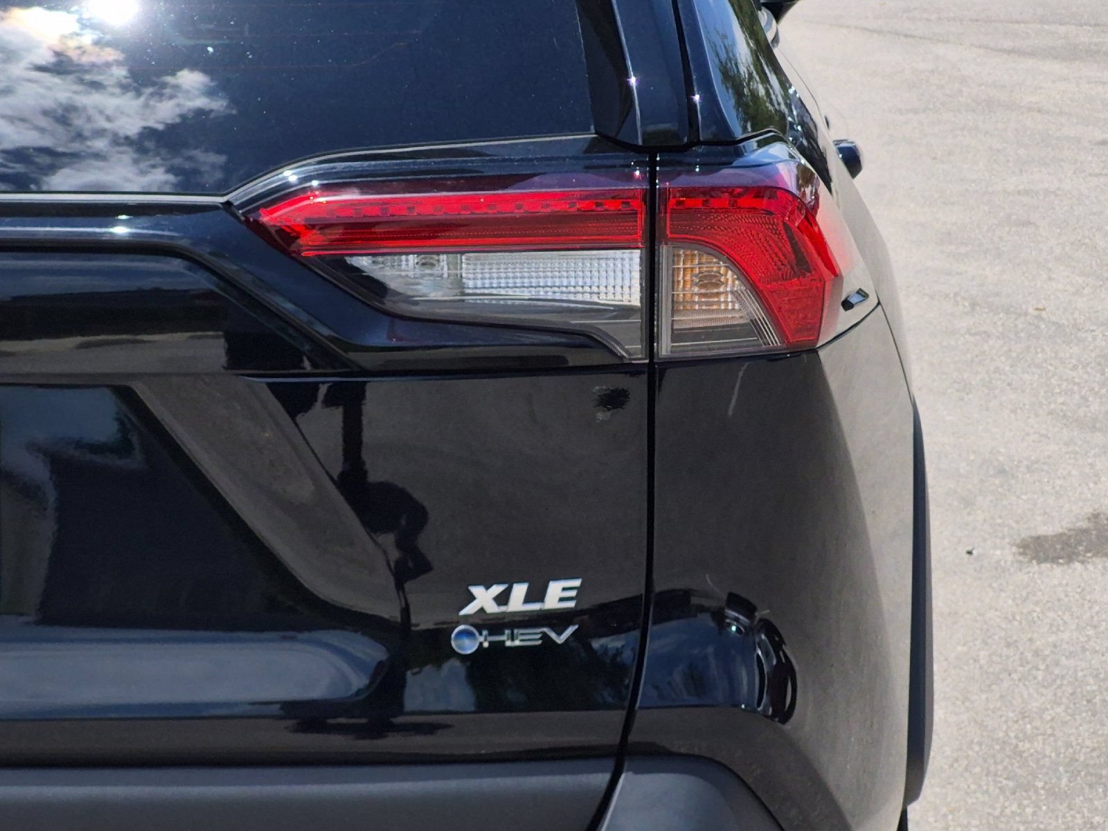 Certified 2025 Toyota RAV4 XLE AWD/4WD image 24