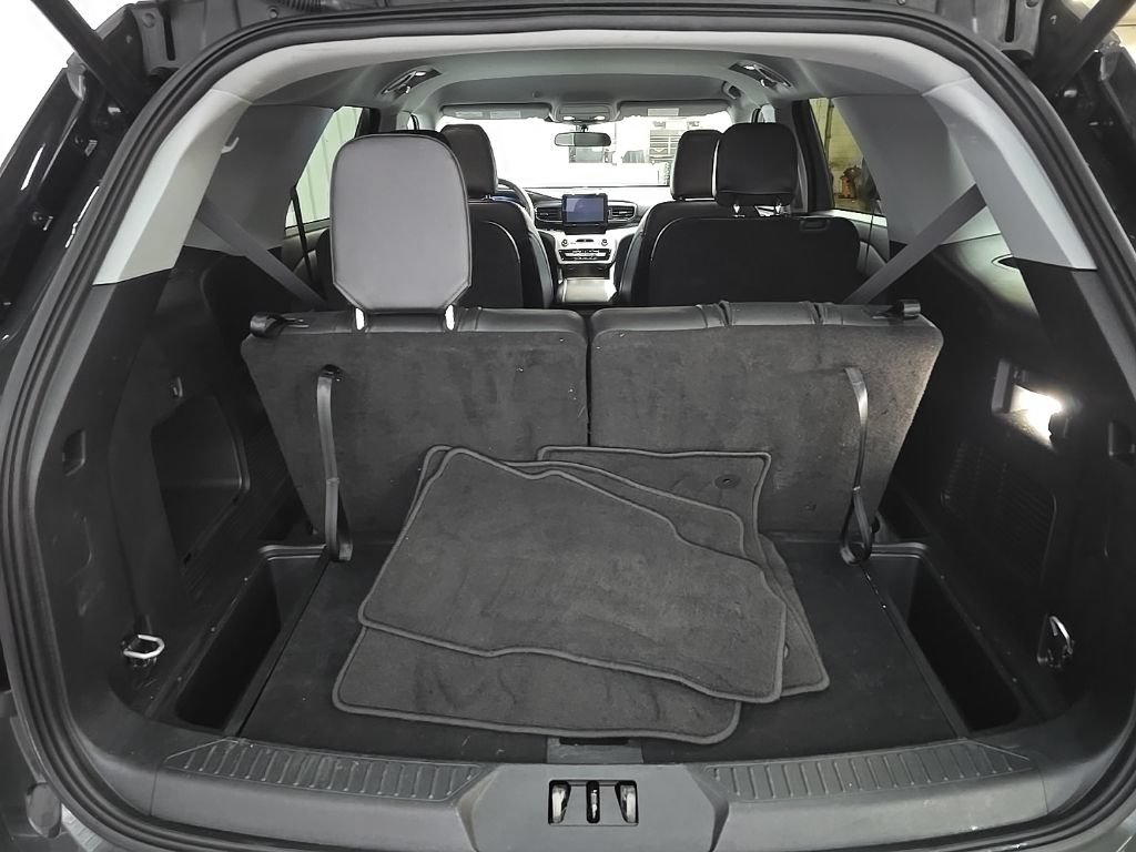 Used 2024 Ford Explorer XLT w/ Equipment Group 202A AWD/4WD image 17