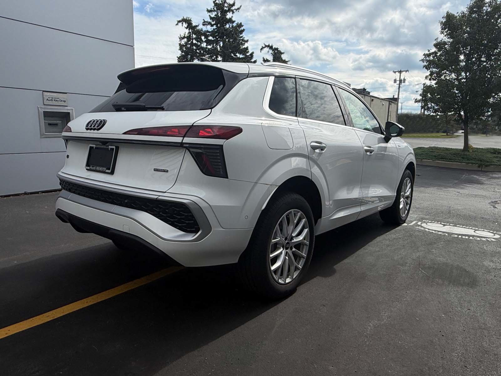 New 2026 Audi Q3 quattro 2.0T AWD/4WD image 10