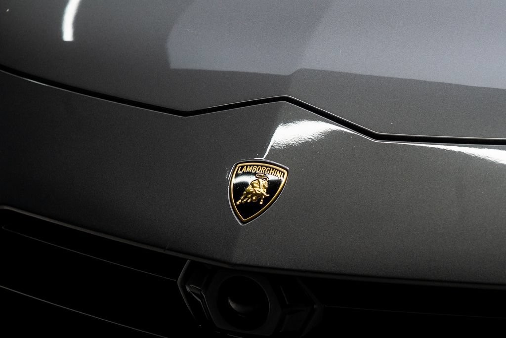 Used 2023 Lamborghini Urus Performante AWD/4WD image 5