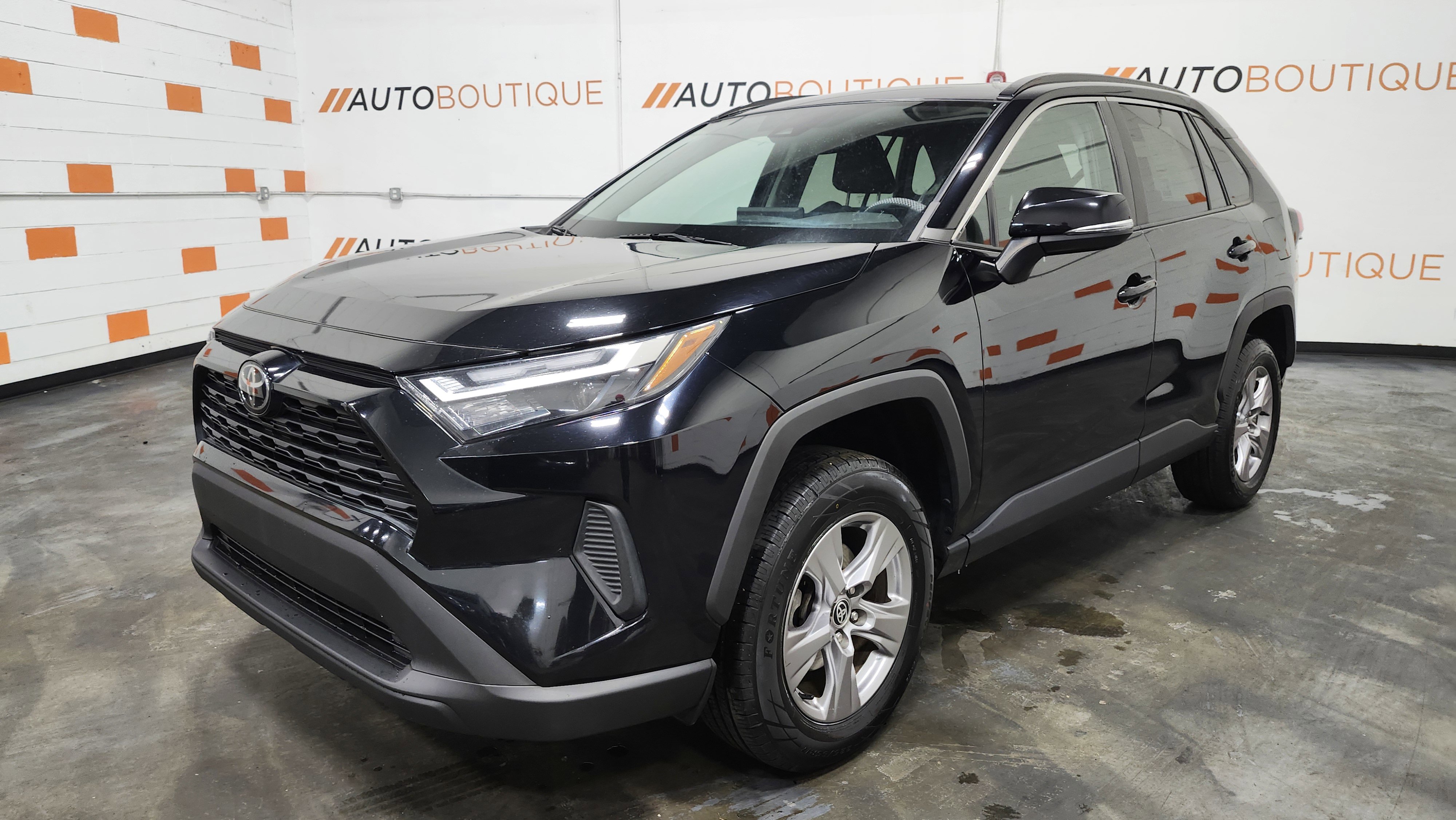 Used 2022 Toyota RAV4 XLE w/ Convenience Package image 13
