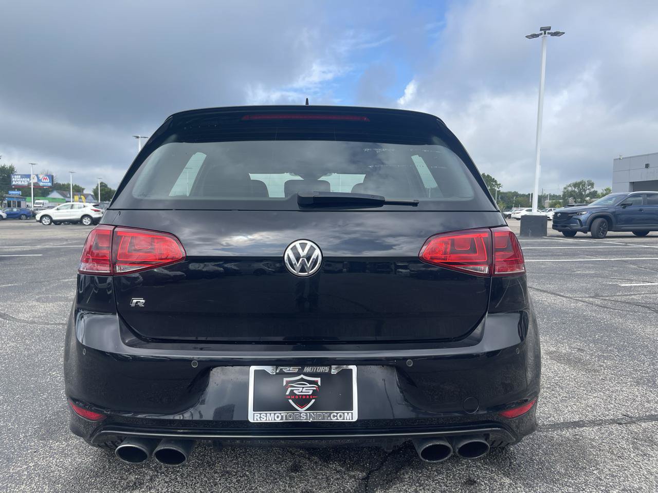 Used 2017 Volkswagen Golf R 4-Door AWD/4WD image 10