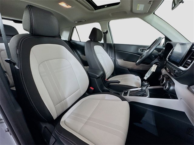 Used 2022 Hyundai Venue SEL image 30