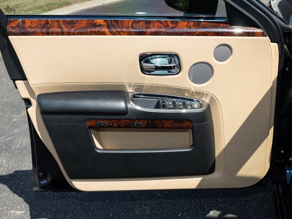 Used 2013 Rolls-Royce Ghost image 23