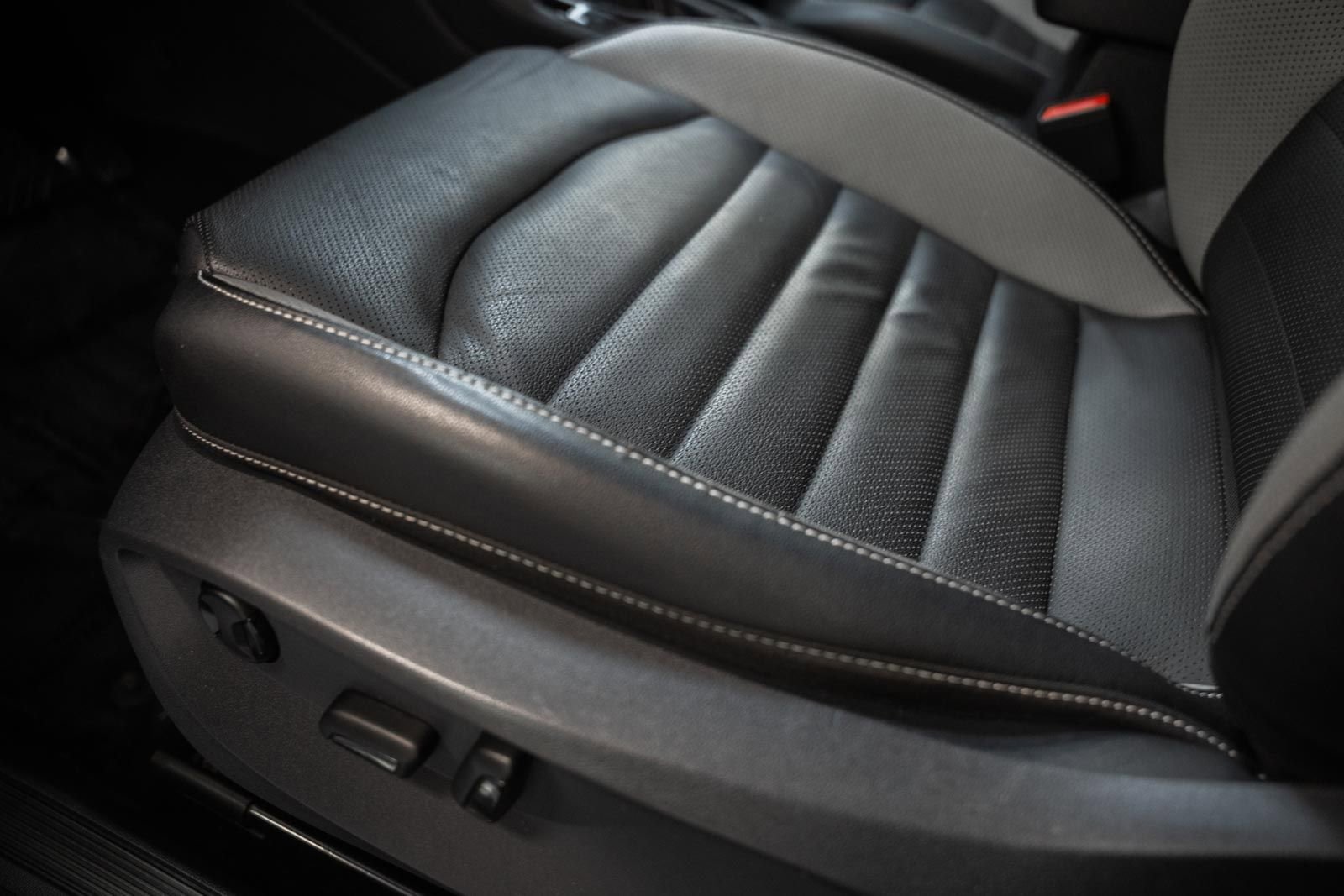 Used 2022 Volkswagen Taos SEL w/ Panoramic Sunroof Package FWD image 39