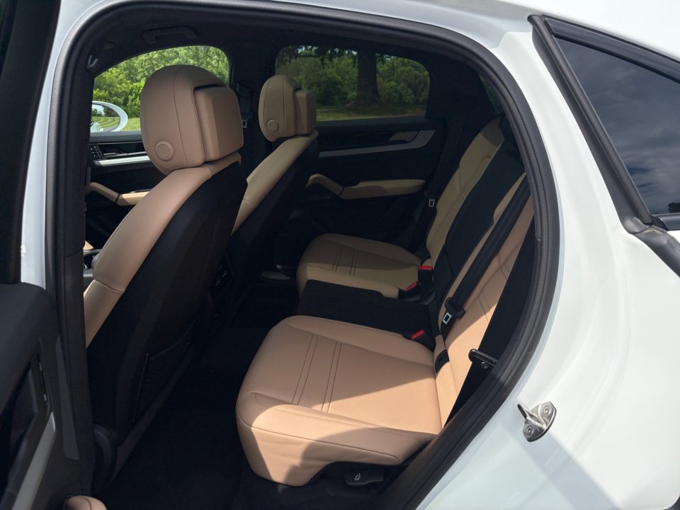 Certified 2025 Porsche Cayenne Coupe AWD/4WD image 20