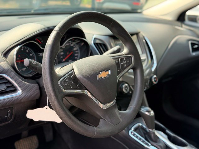 Used 2017 Chevrolet Cruze LT w/ LT Convenience Package FWD image 8