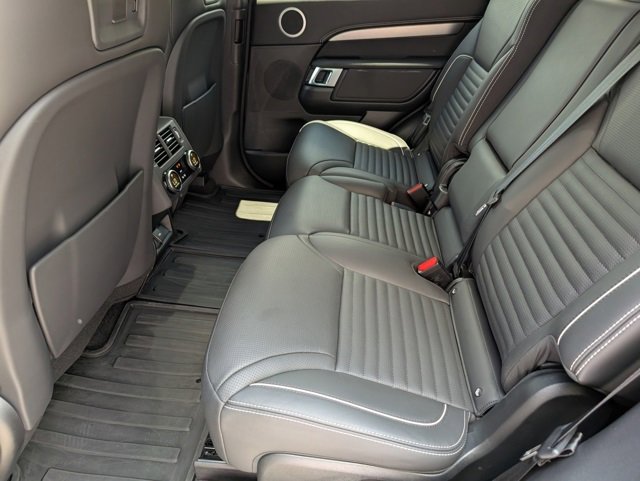 Certified 2024 Land Rover Discovery Dynamic SE image 22