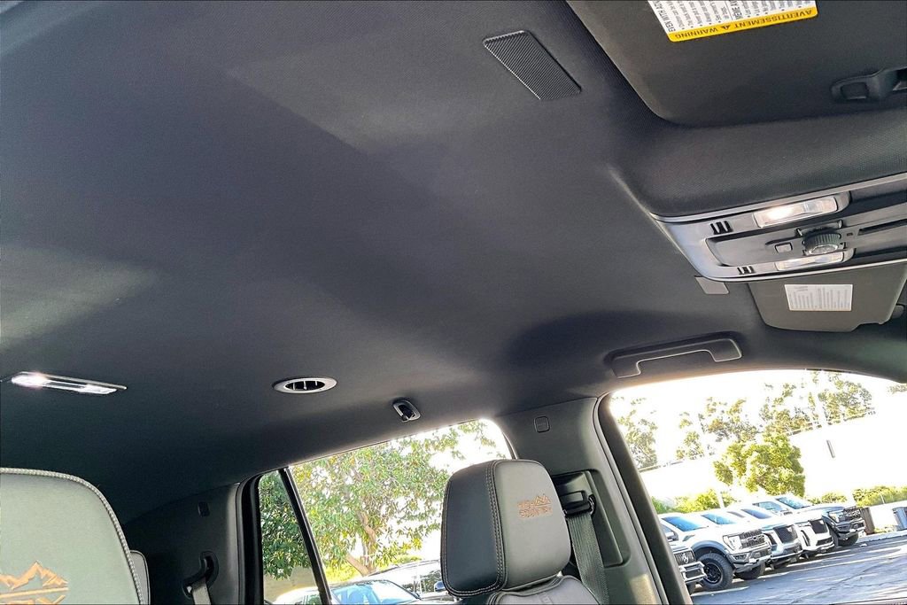 Used 2025 Chevrolet Tahoe High Country image 13
