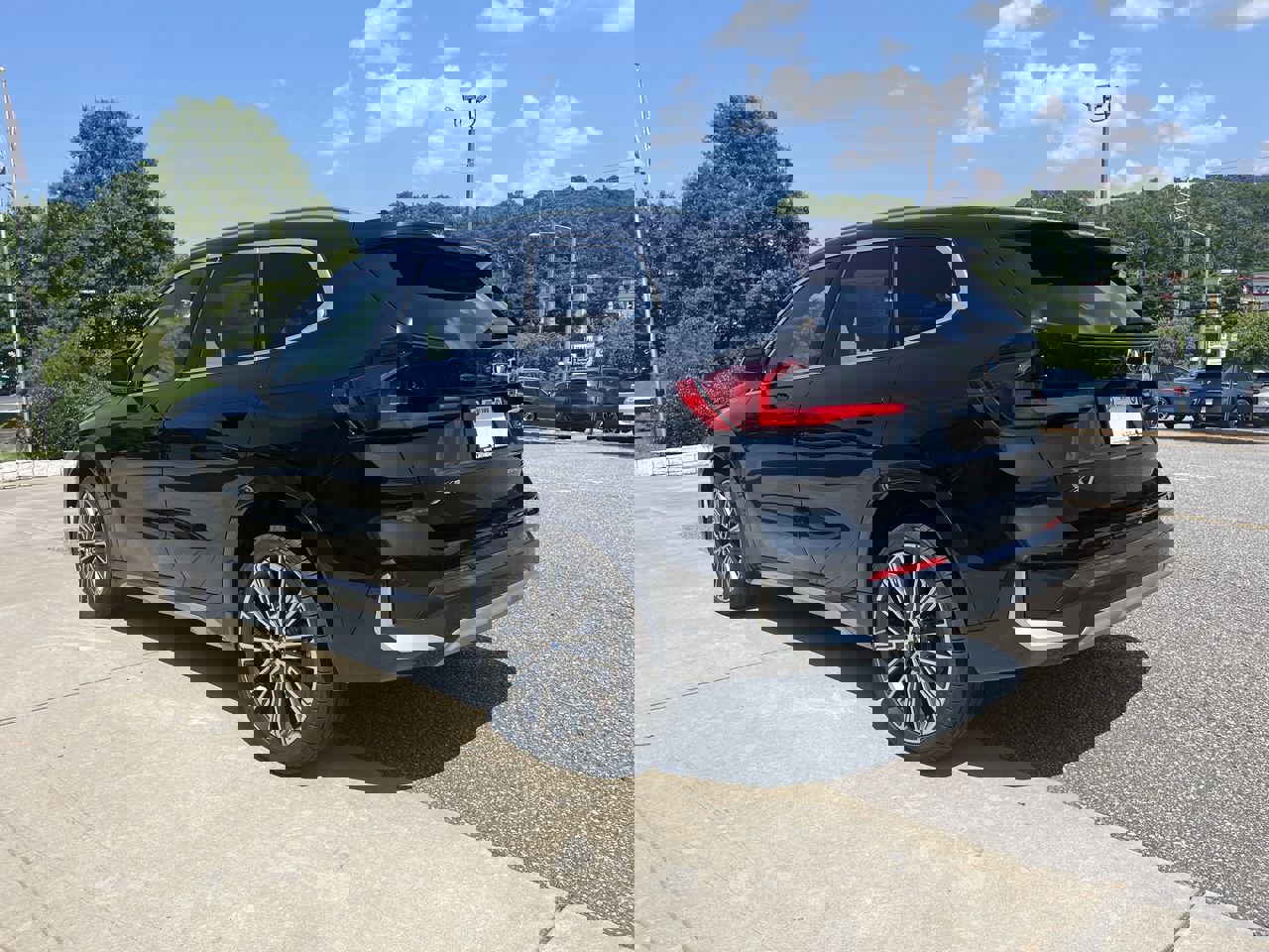 Certified 2025 BMW X1 xDrive28i w/ Technology Package image 6