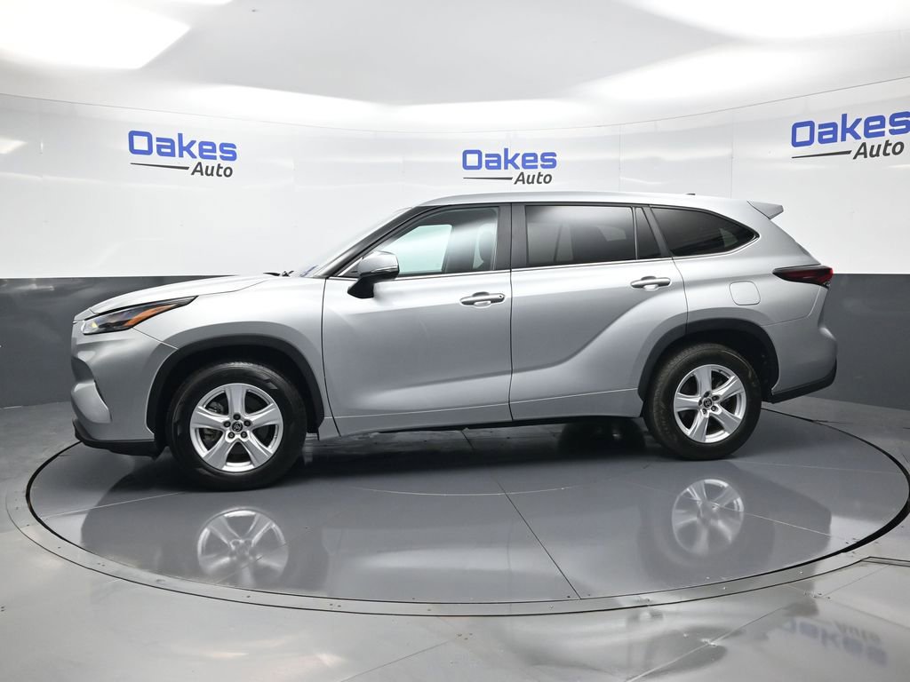 Used 2024 Toyota Highlander LE image 5