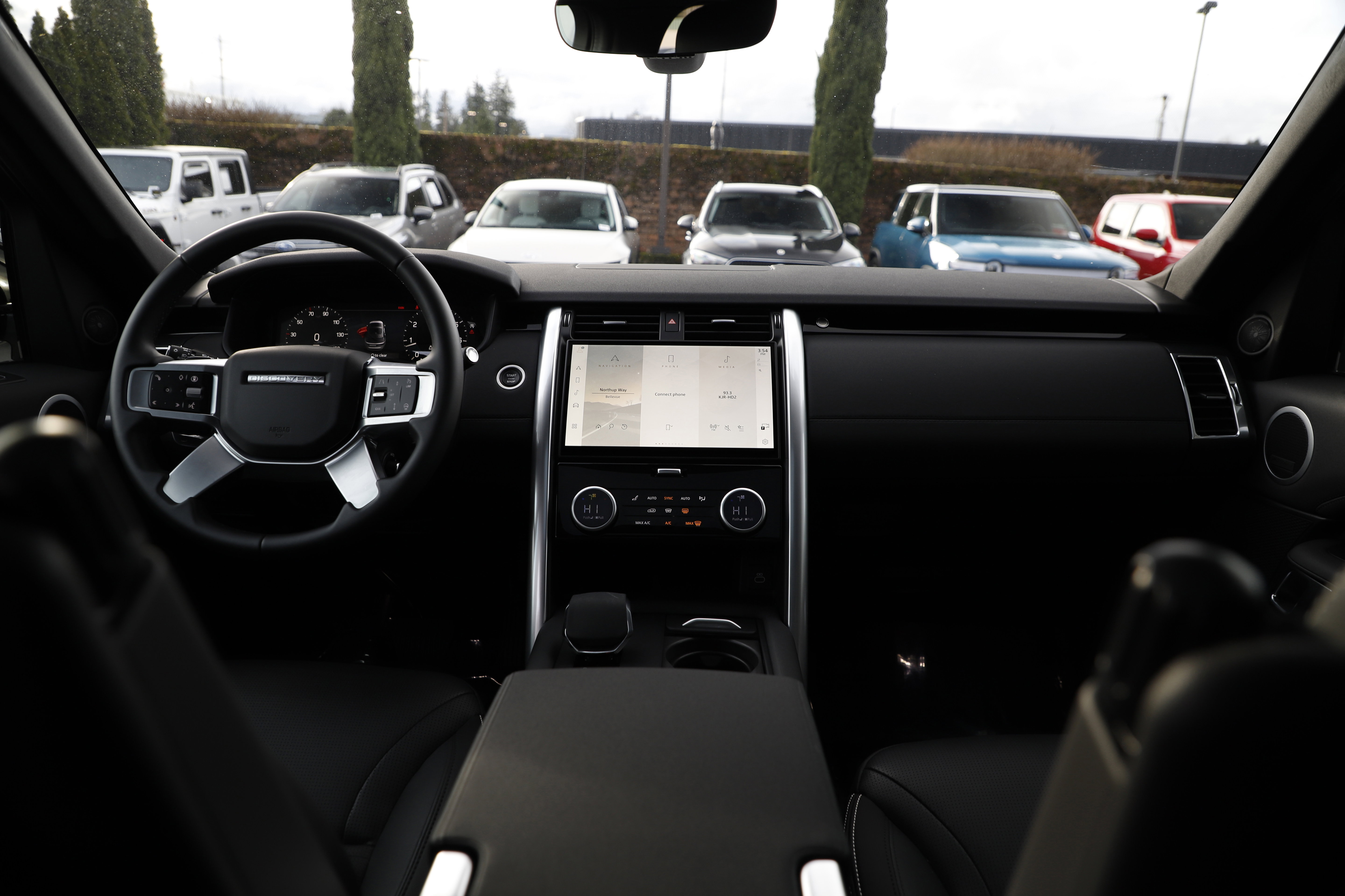 Certified 2025 Land Rover Discovery S image 14