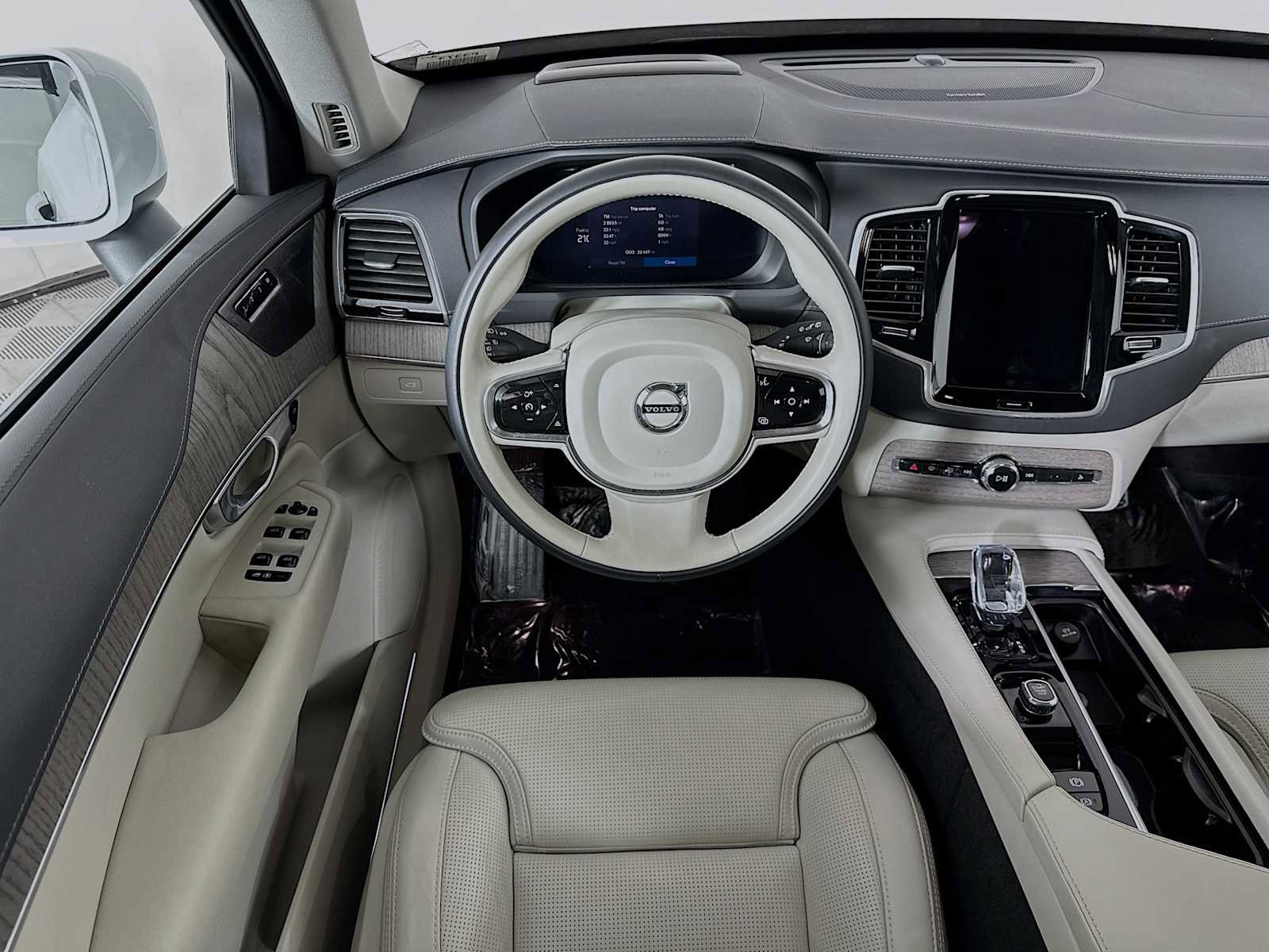 Certified 2024 Volvo XC90 B6 Ultimate image 21