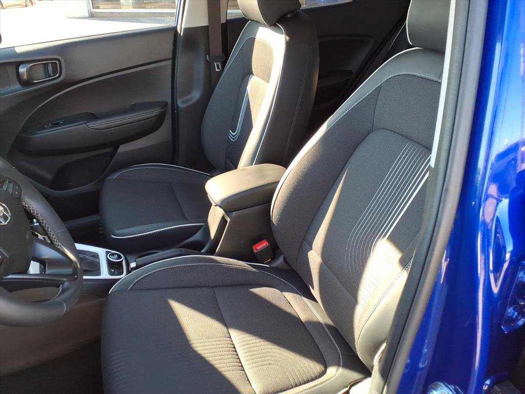 Used 2025 Hyundai Venue Limited image 10