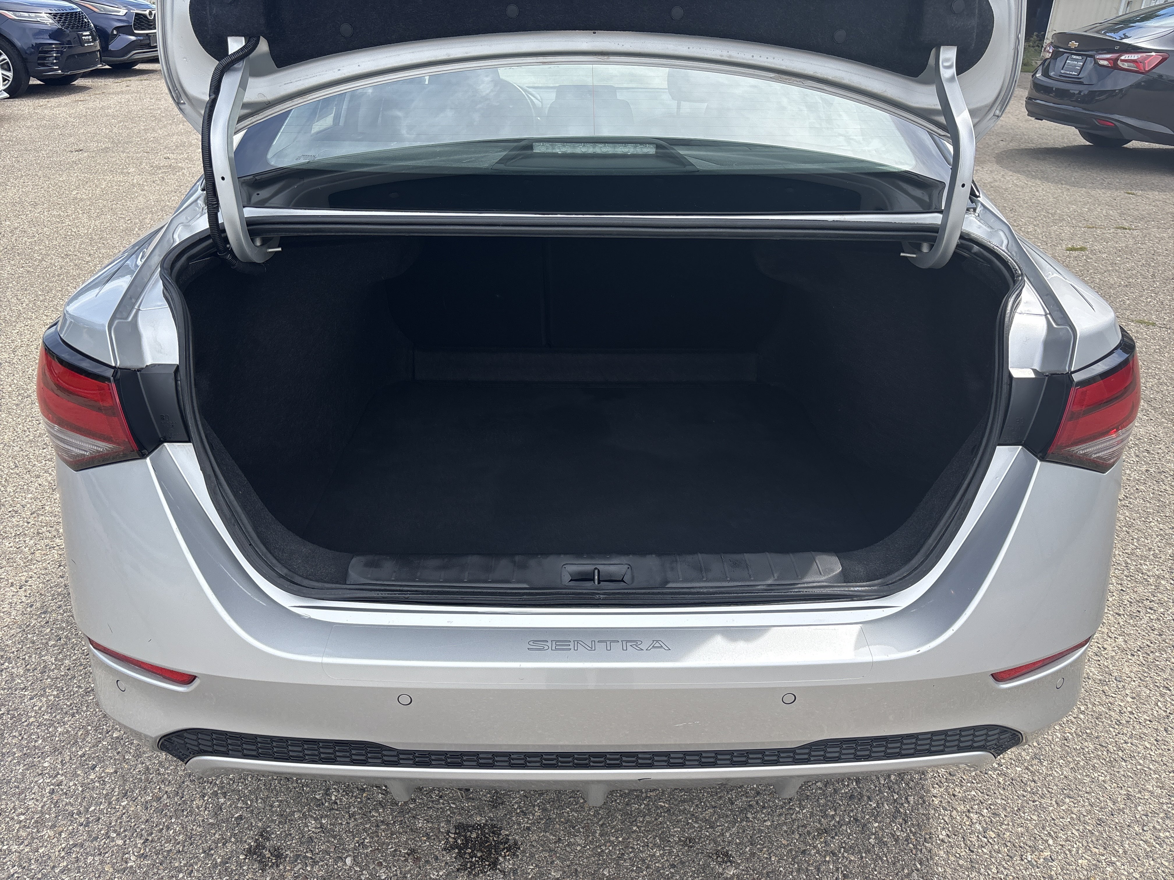 Used 2023 Nissan Sentra SV FWD image 6