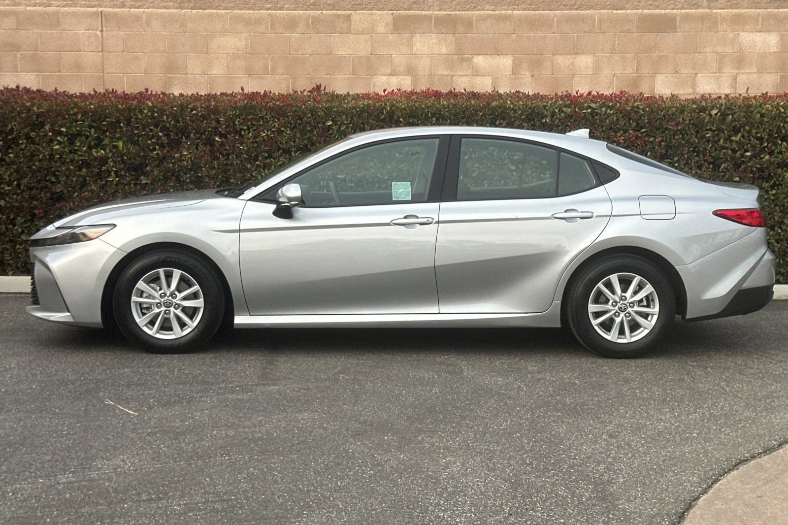 Used 2025 Toyota Camry LE image 7