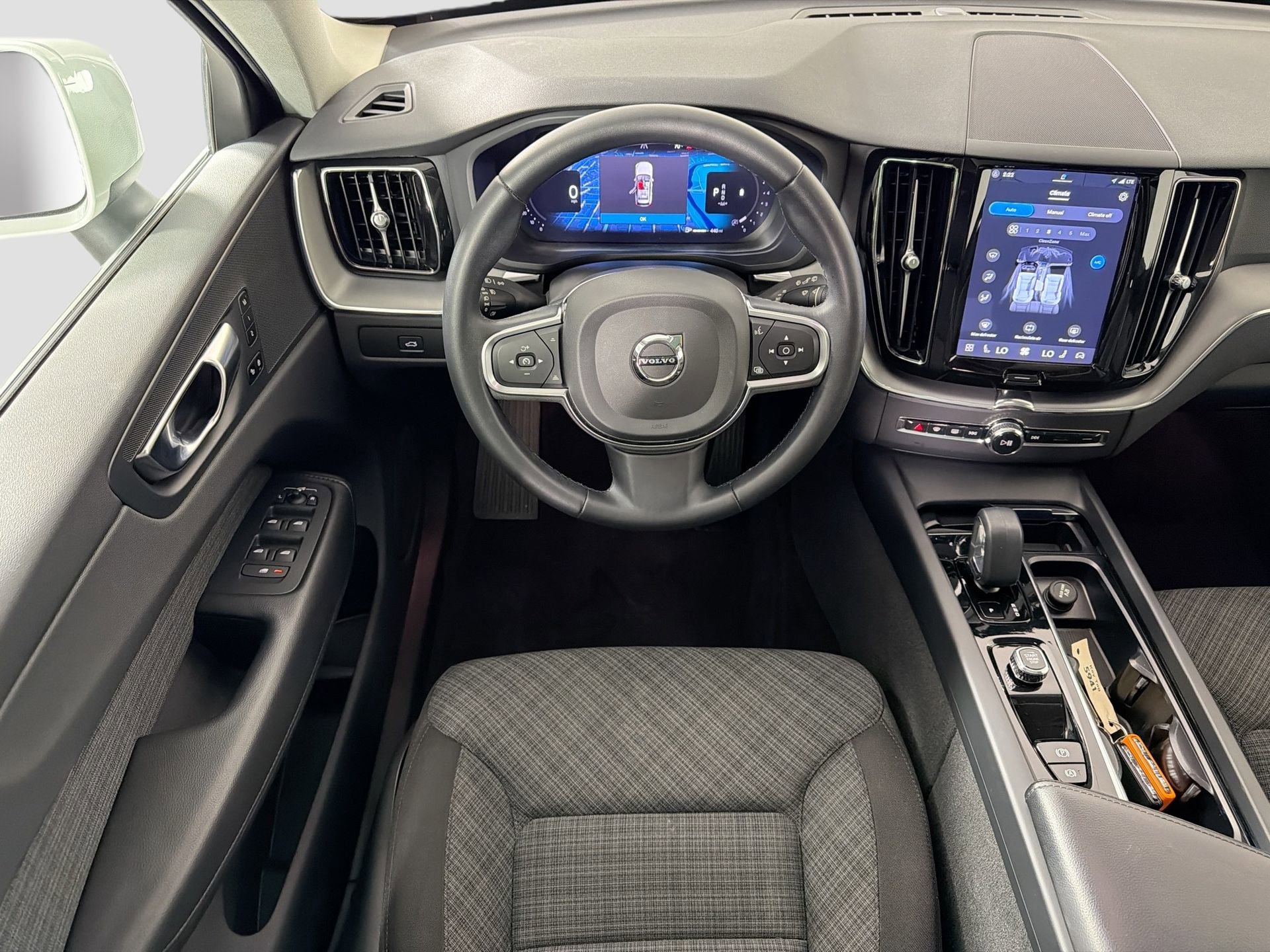 Certified 2023 Volvo XC60 B5 Core w/ Protection Package Premier image 23