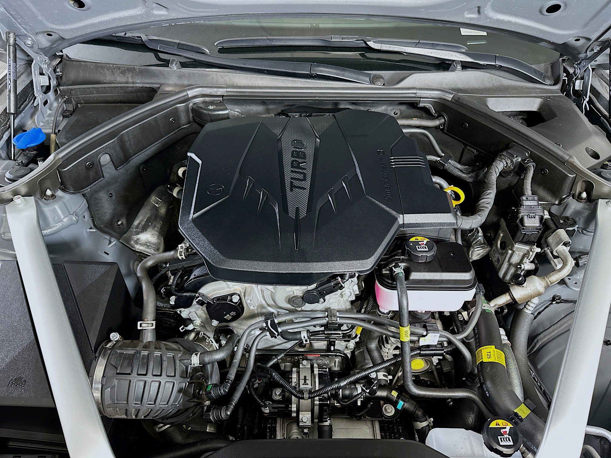 Used 2025 Genesis G70 2.5T image 34