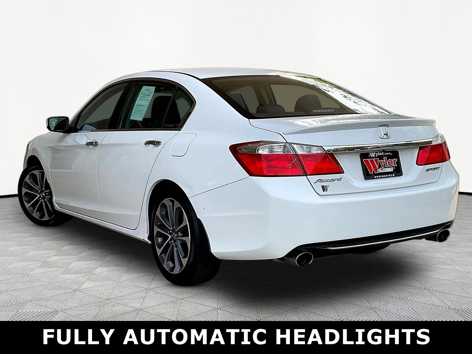 Used 2015 Honda Accord Sport image 4