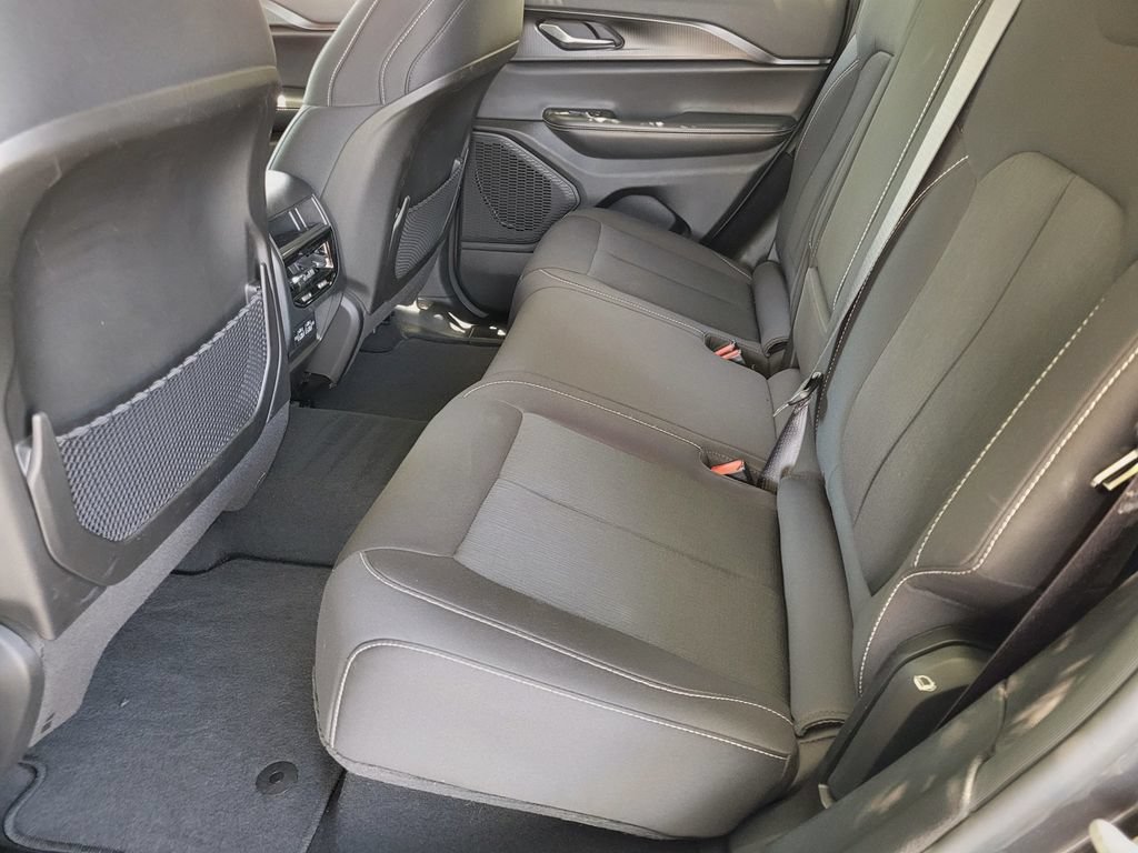 Used 2023 Jeep Grand Cherokee Laredo w/ Luxury Tech Group I AWD/4WD image 10