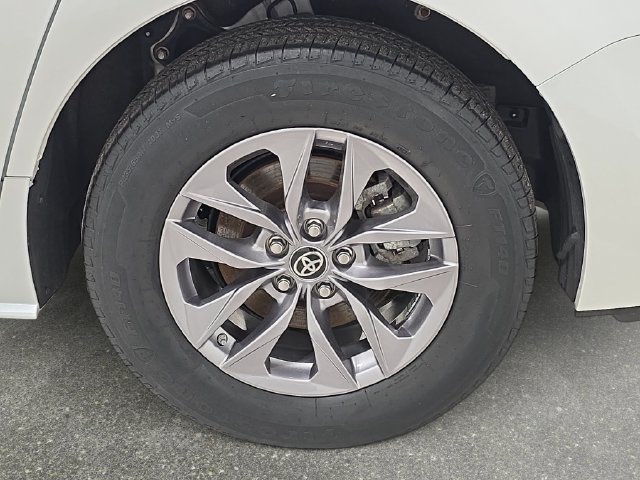 Certified 2024 Toyota Sienna XLE FWD image 27