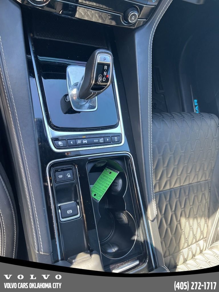 Used 2020 Jaguar F-PACE SVR image 13