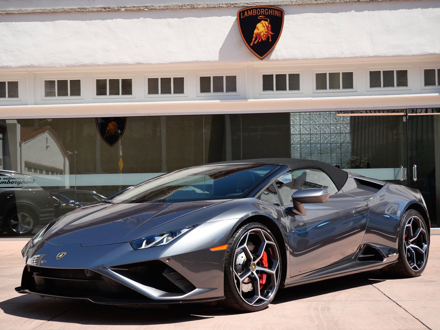 Used 2021 Lamborghini Huracan EVO image 16