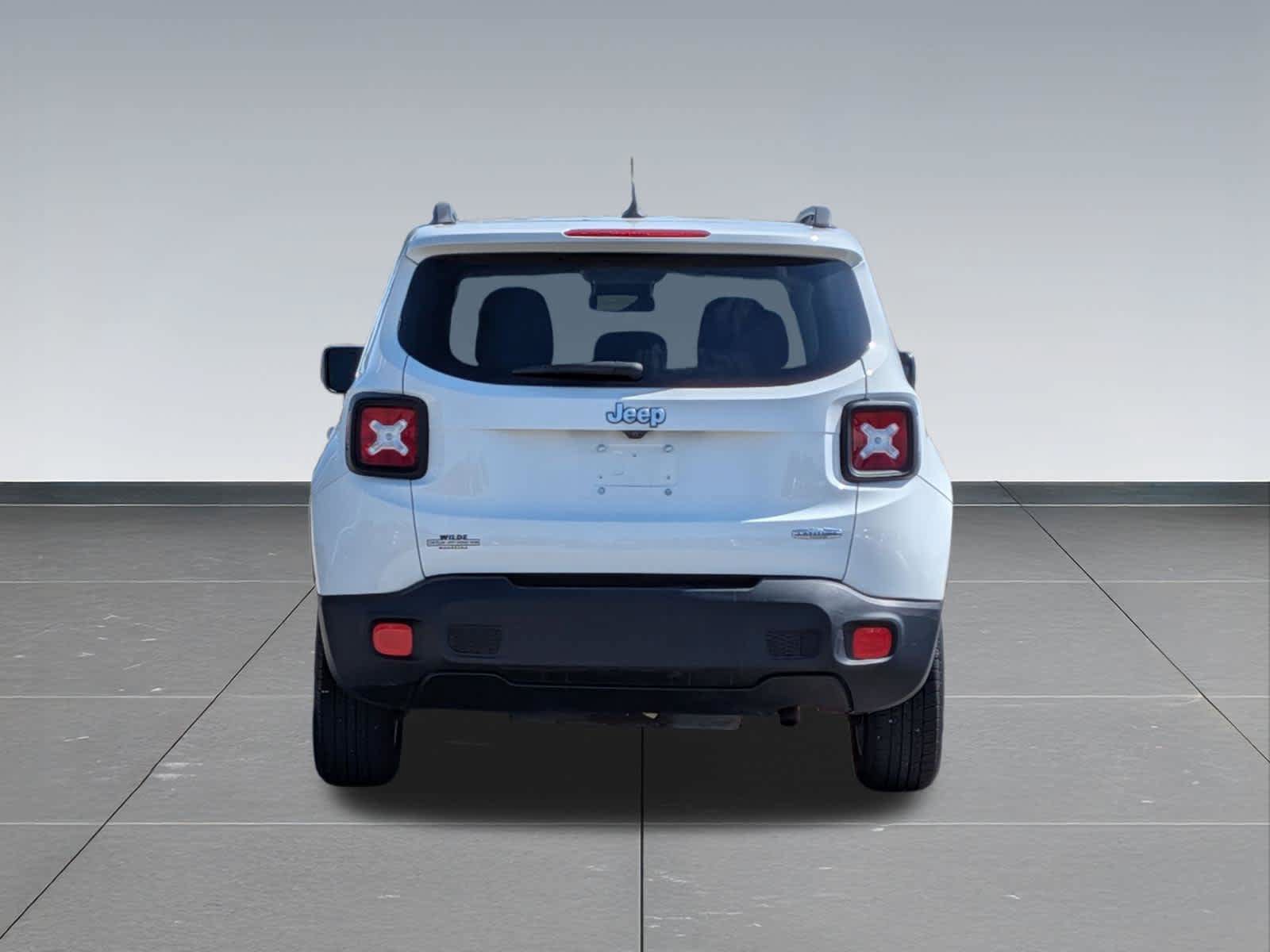 Used 2017 Jeep Renegade Latitude FWD image 4