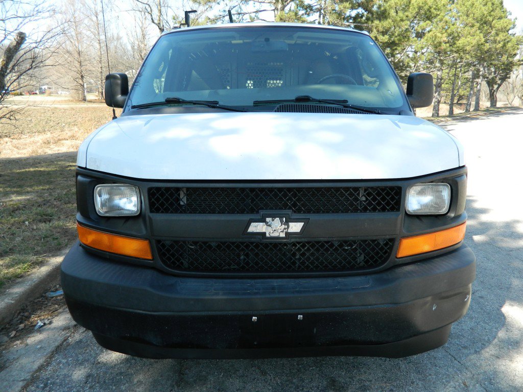 Used 2017 Chevrolet Express 2500 image 2