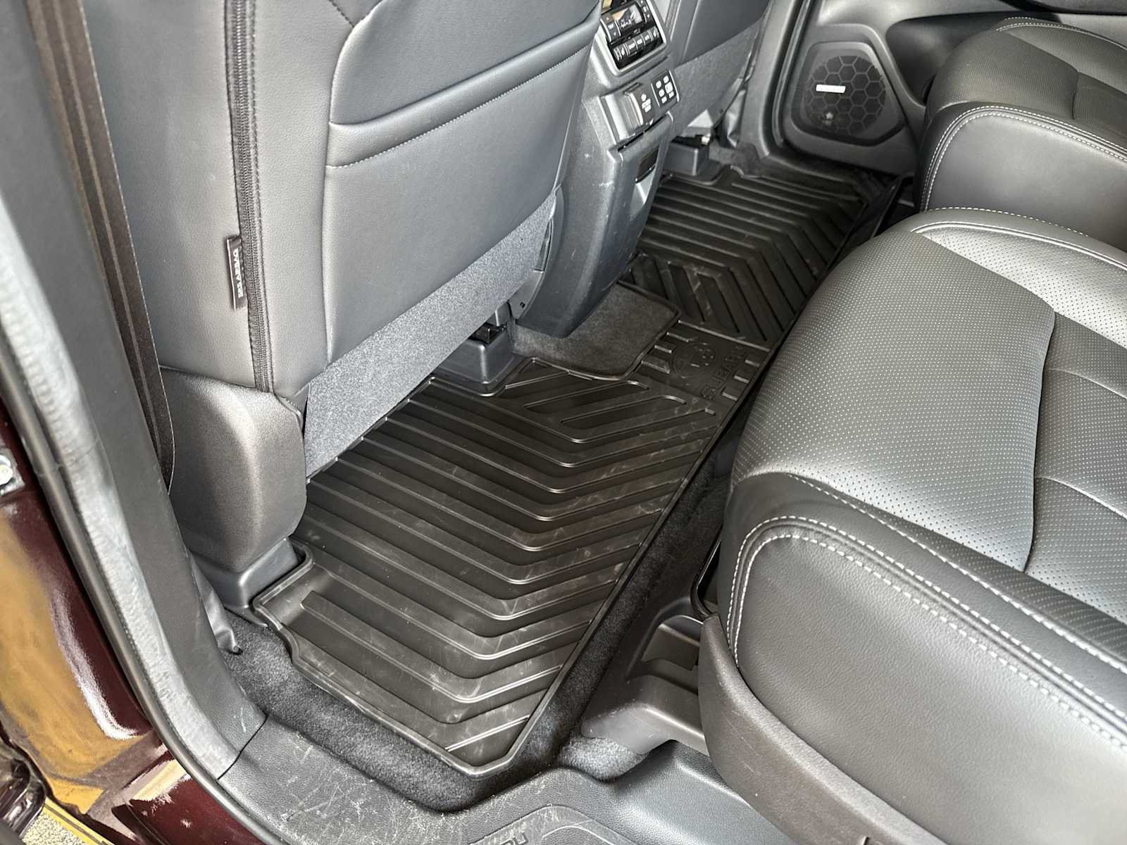 Used 2024 Subaru Ascent Touring AWD/4WD image 30