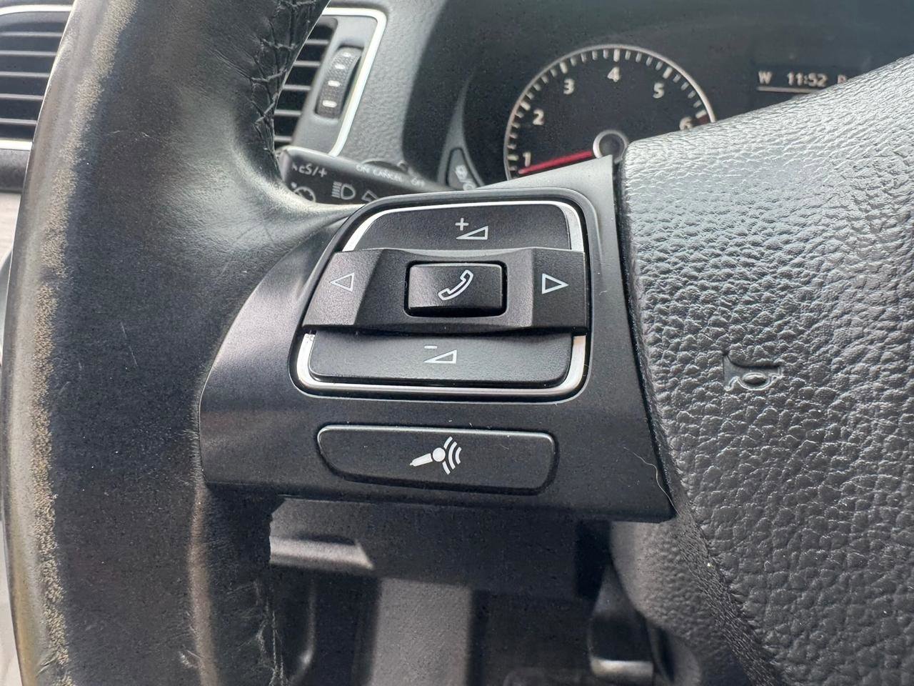 Used 2014 Volkswagen Passat 2.5 SE FWD image 27