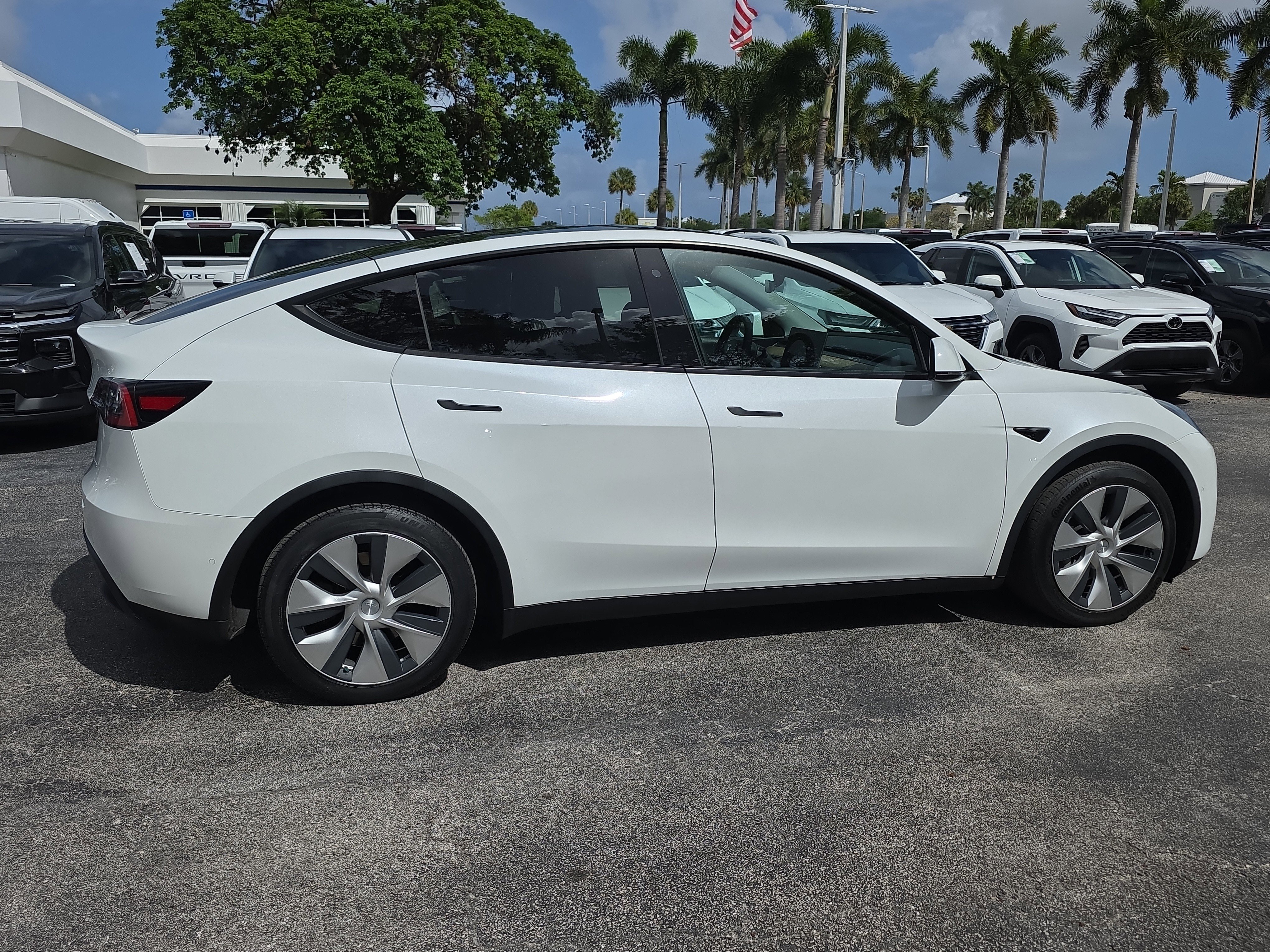 Used 2020 Tesla Model Y Long Range image 8