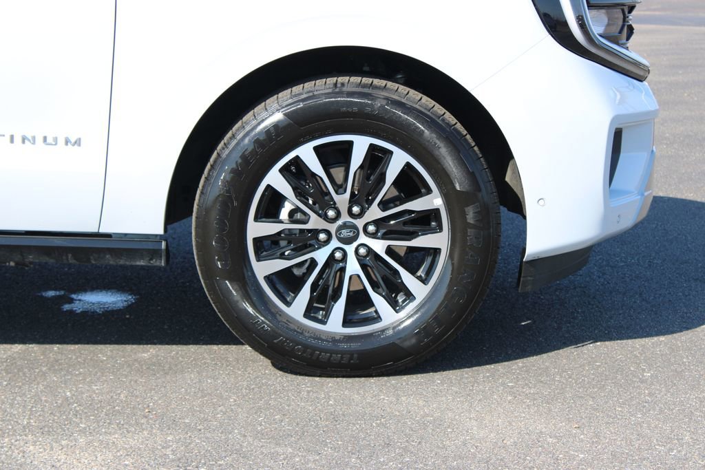 Used 2025 Ford Expedition Platinum image 12
