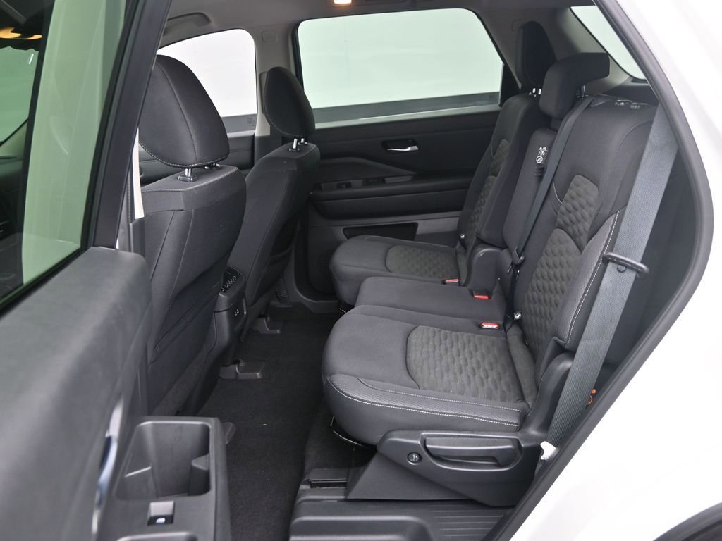 Used 2022 Nissan Pathfinder SV image 13