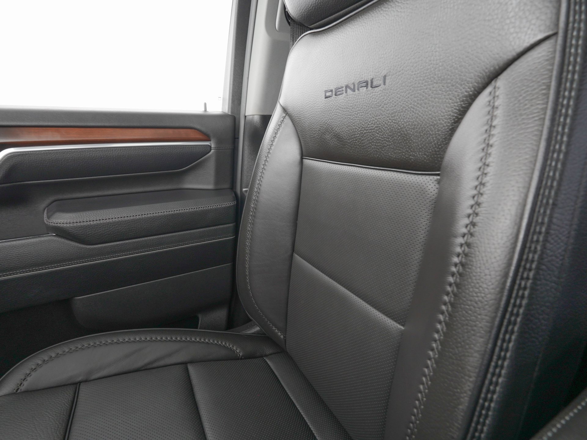 Used 2025 GMC Sierra 2500 Denali w/ Denali Reserve Package image 28