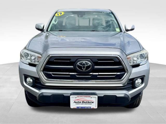 Used 2019 Toyota Tacoma SR5 AWD/4WD image 2