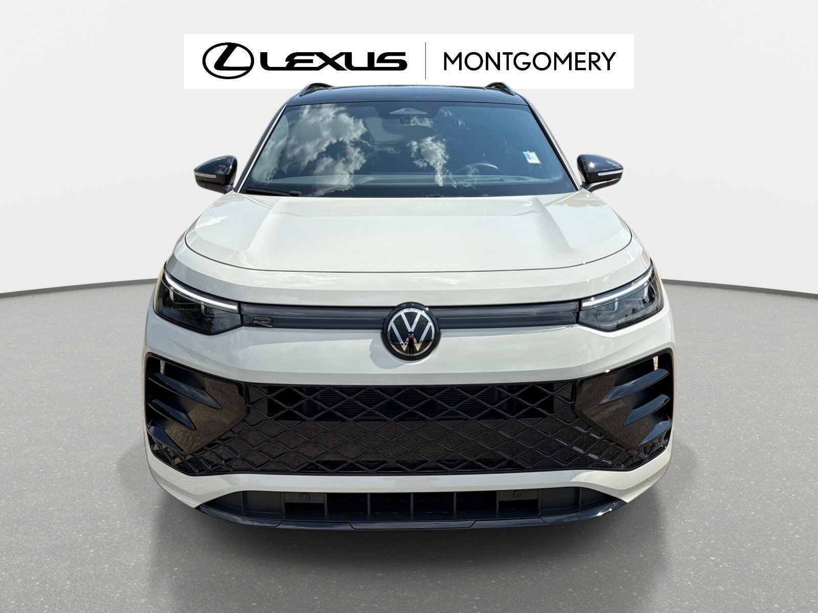 Used 2026 Volkswagen Tiguan SE R-Line FWD image 8