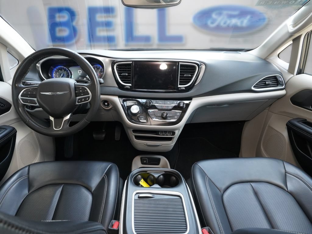Used 2023 Chrysler Pacifica Touring-L FWD image 24
