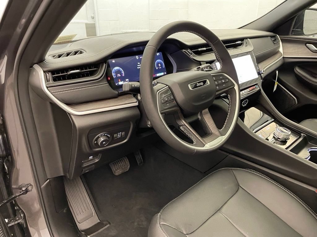 New 2026 Jeep Grand Cherokee Limited AWD/4WD image 16