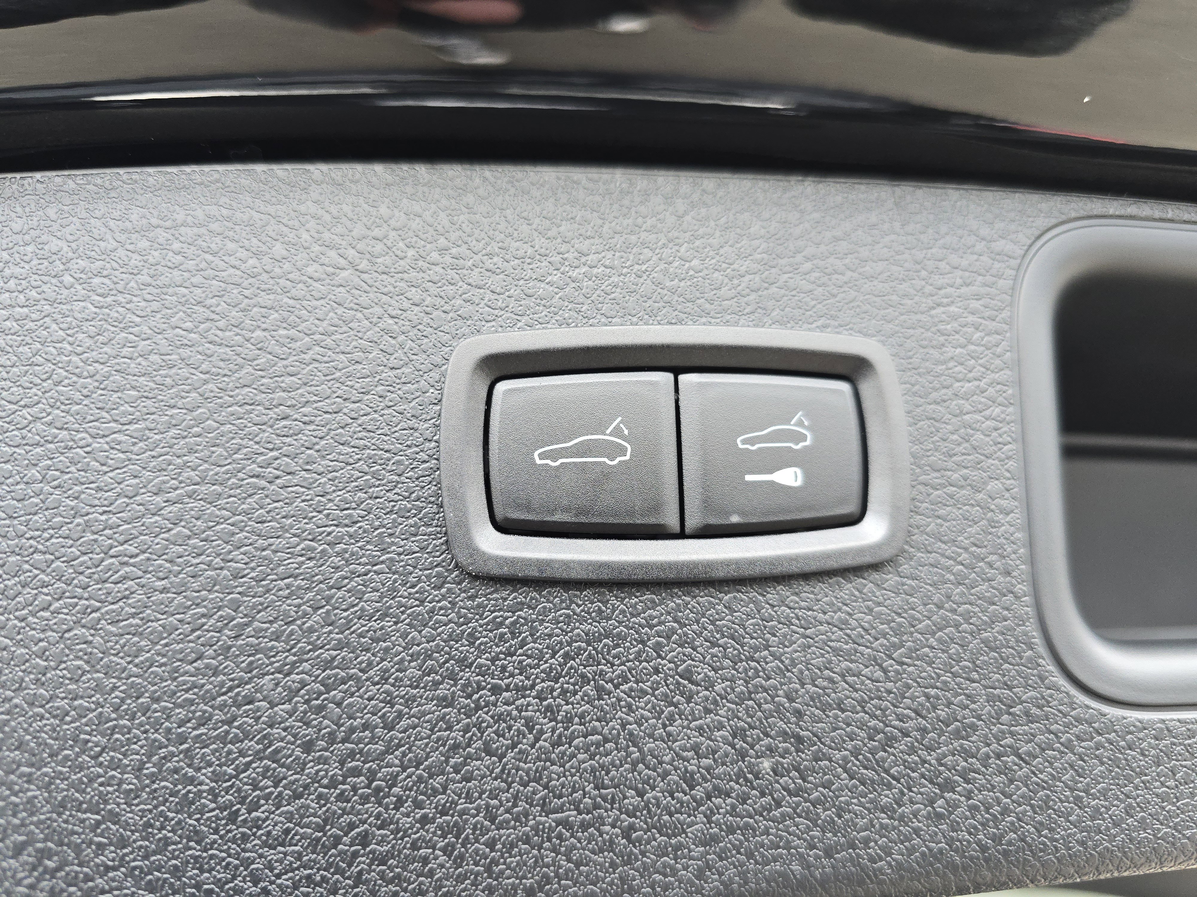 Certified 2025 Porsche Macan image 22