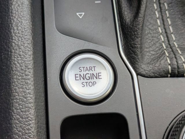 Used 2022 Volkswagen Atlas Cross Sport SEL R-Line image 34