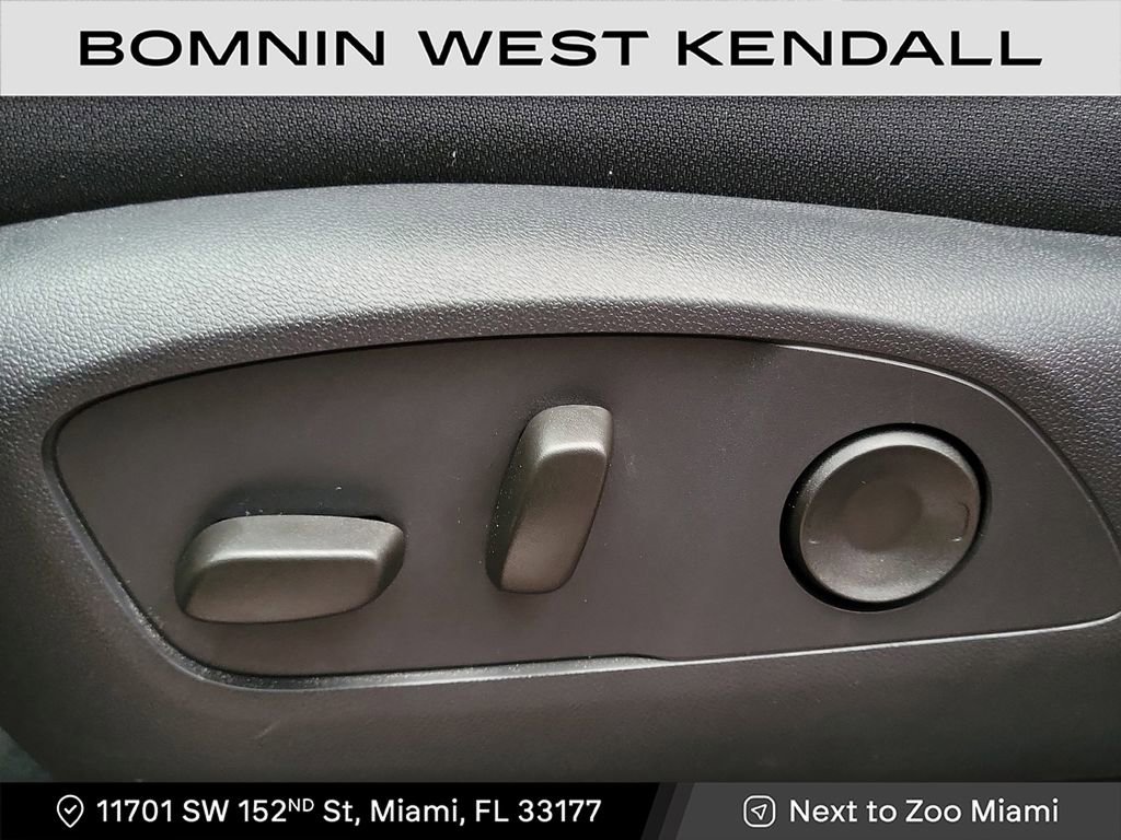 Used 2025 Chevrolet Traverse LT image 7