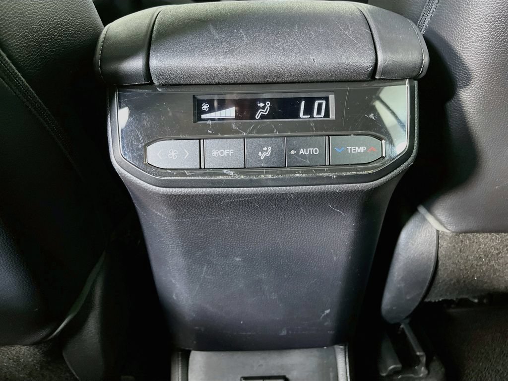 Used 2021 Toyota Highlander XSE AWD/4WD image 36