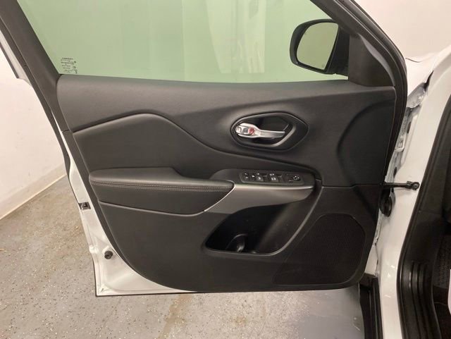 Used 2022 Jeep Cherokee Latitude Lux w/ Sun & Sound Group AWD/4WD image 21