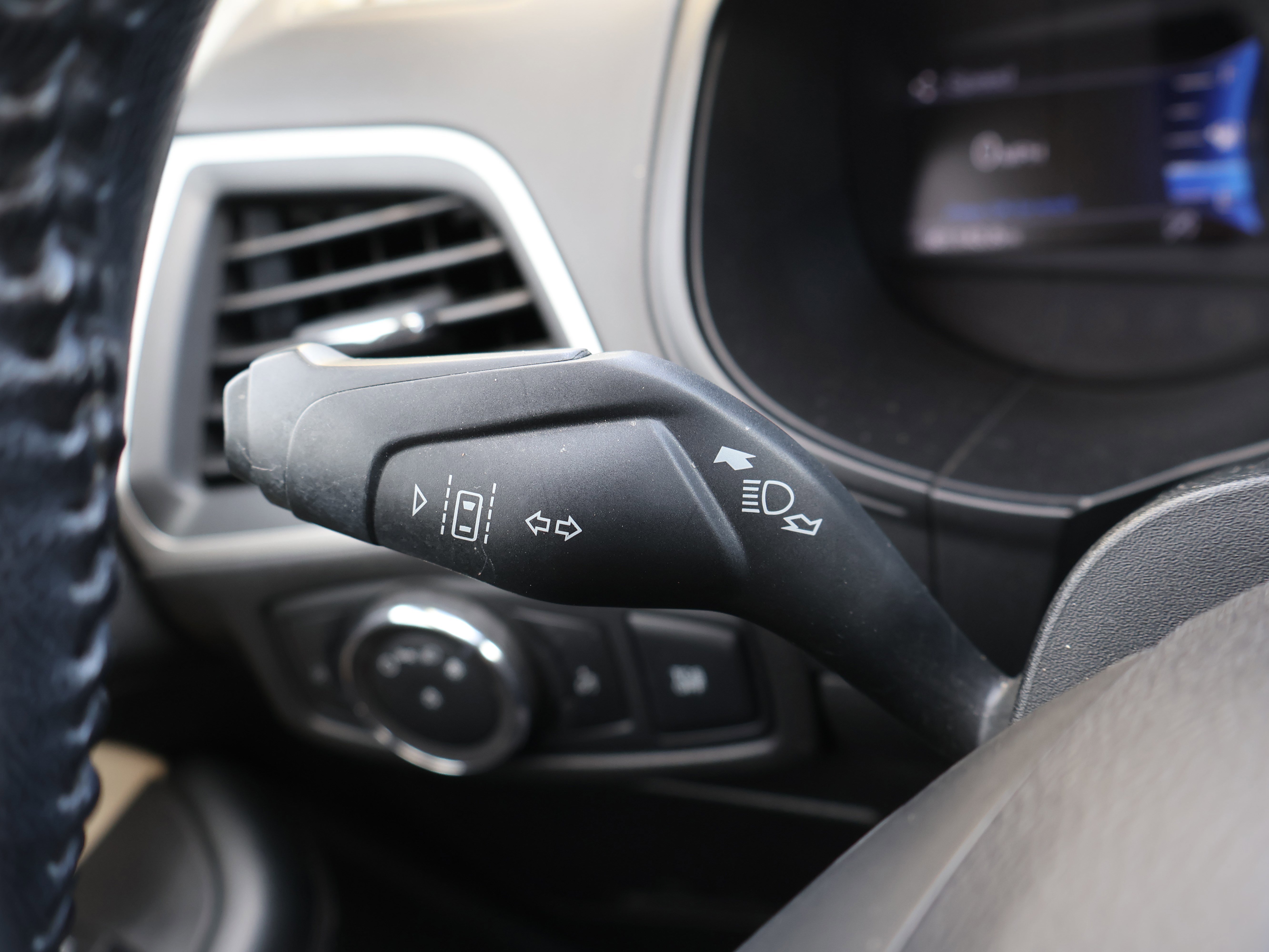 Used 2022 Ford Edge SEL image 38