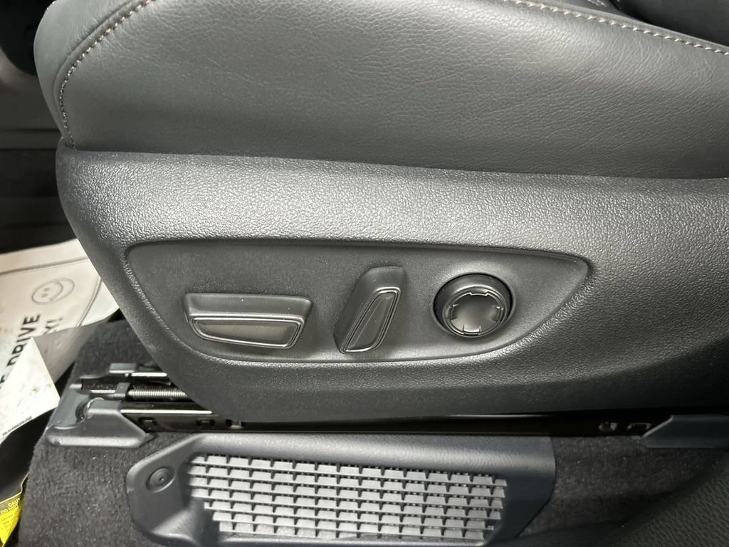 Used 2026 Toyota Sienna Platinum AWD/4WD image 10