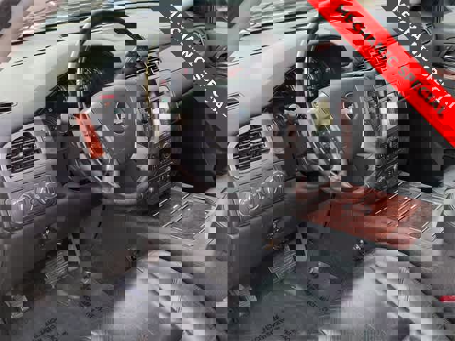 Used 2013 Chevrolet Avalanche LTZ image 10