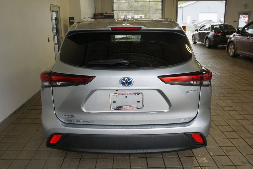 Used 2023 Toyota Highlander XLE AWD/4WD image 17