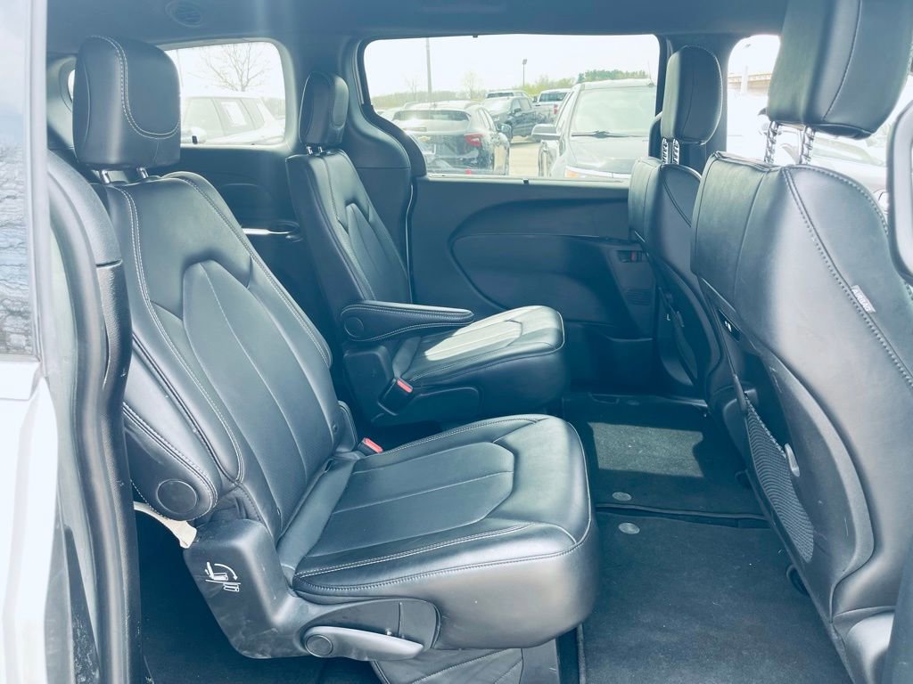 Used 2026 Chrysler Pacifica Select FWD image 24