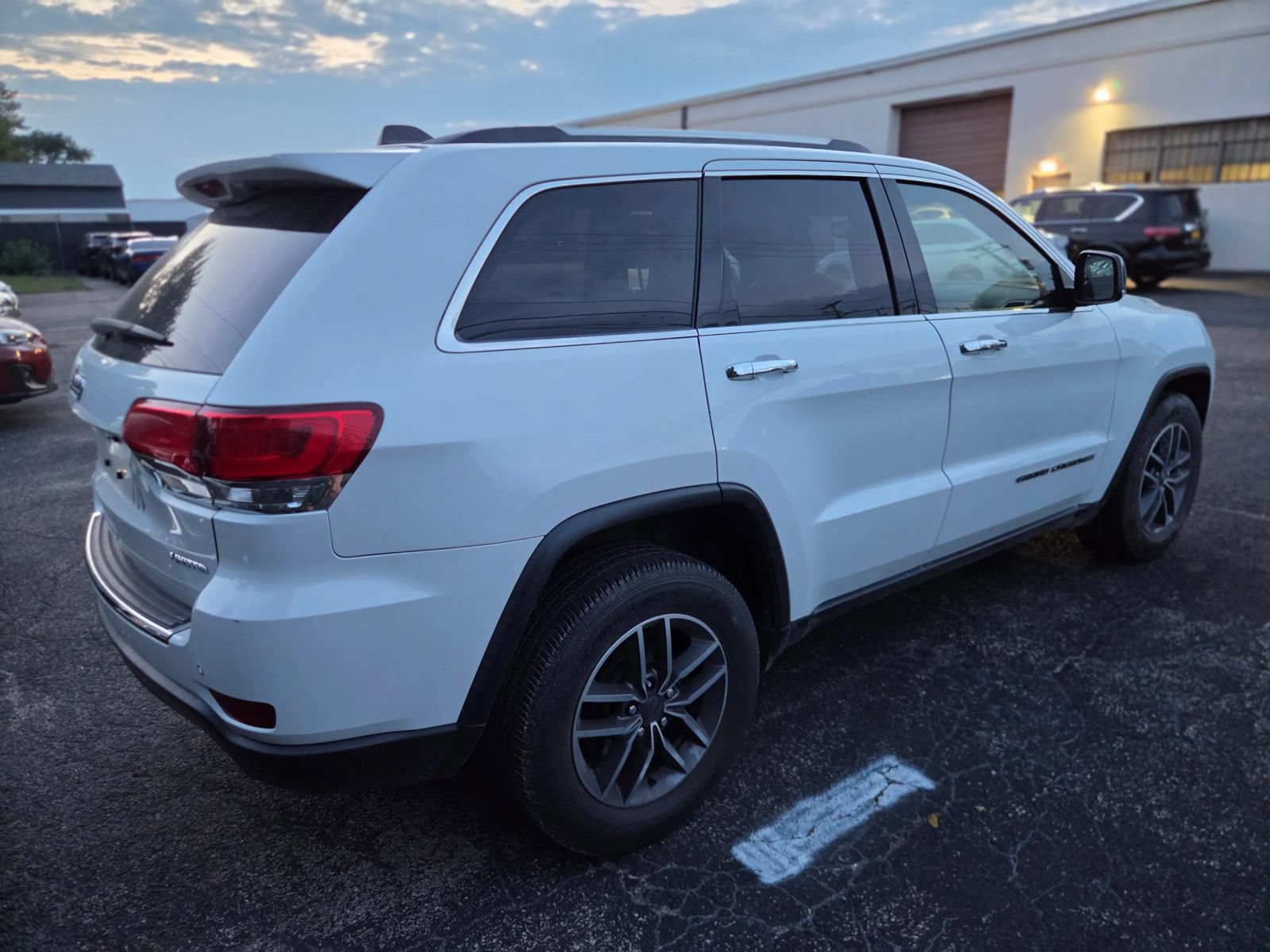 Used 2019 Jeep Grand Cherokee Limited AWD/4WD image 3